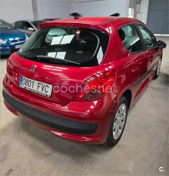 Usado Peugeot 207 Premium 90 CV (66 kW) 2007 Rojo Berlina