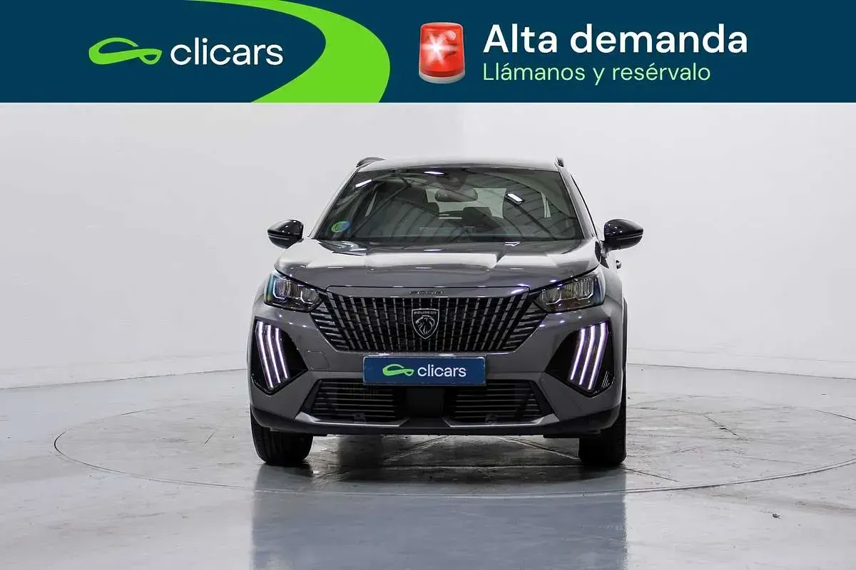 Usado Peugeot 2008 Allure 136 CV (100 kW) 2025 Gris SUV
