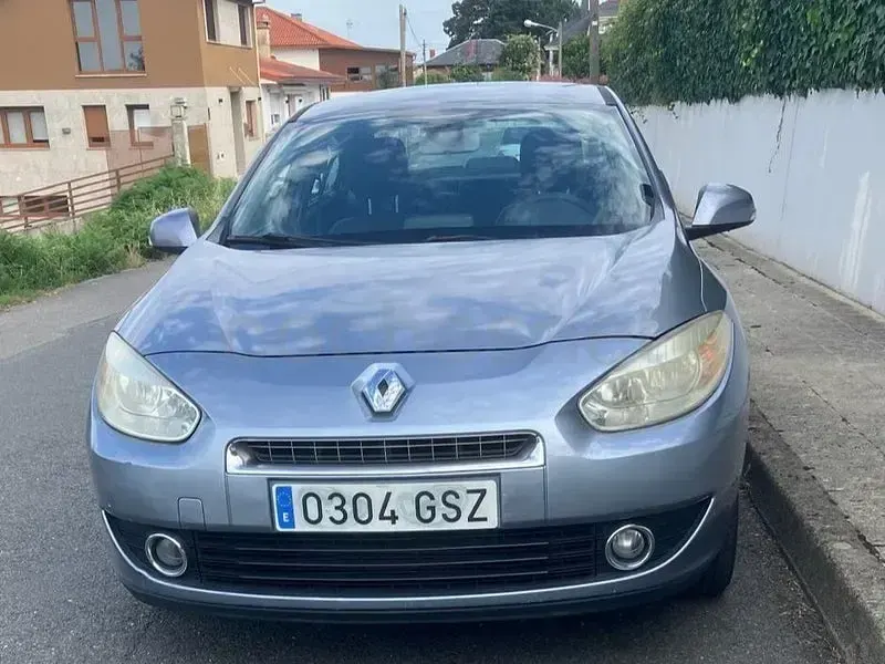 Usado Renault Fluence Dynamique 105 CV (77 kW) 2010 Gris / plata Berlina
