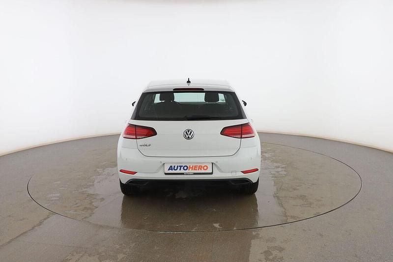 Usado VW Golf VII 116 CV (85 kW) 2019 Blanco Utilitario