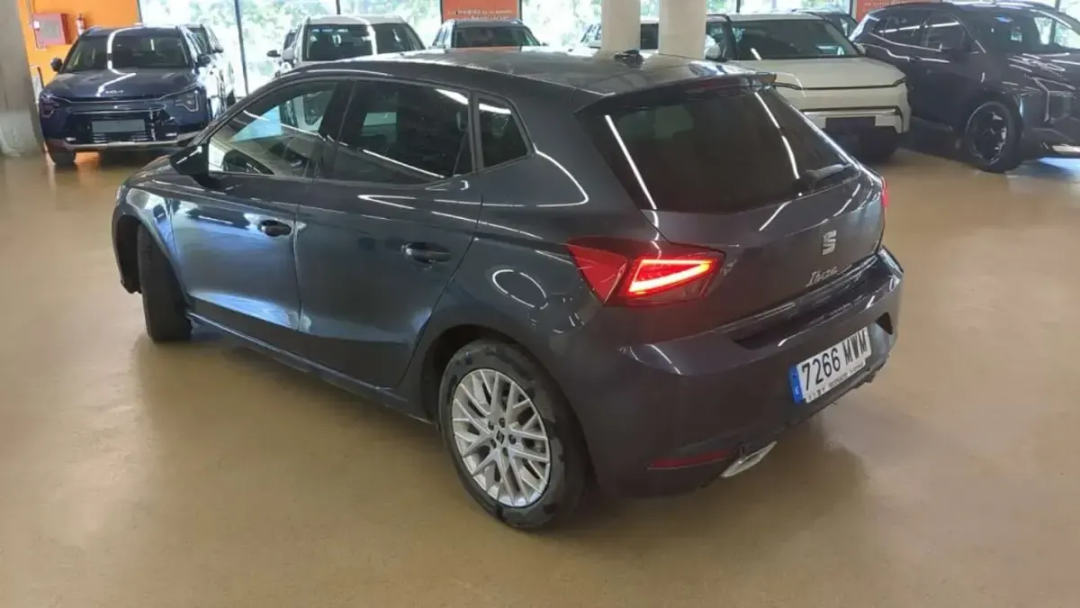 Usado Seat Ibiza FR 116 CV (85 kW) 2024 Gris Utilitario