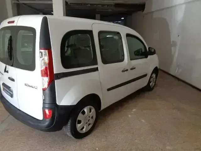 Usado Renault Kangoo 75 CV (55 kW) 2019 Blanco Monovolumen