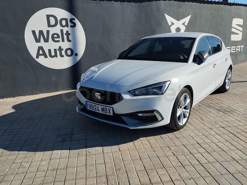 Usado Seat Leon FR 110 CV (80 kW) 2022 Blanco Berlina