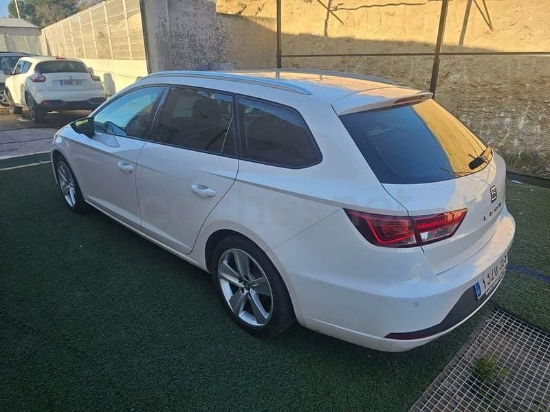 Usado Seat Leon FR 150 CV (110 kW) 2016 Blanco Familiar