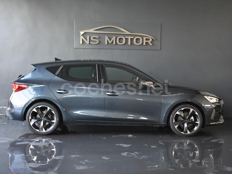 Usado Cupra Leon 150 CV (110 kW) 2024 Gris / plata Berlina