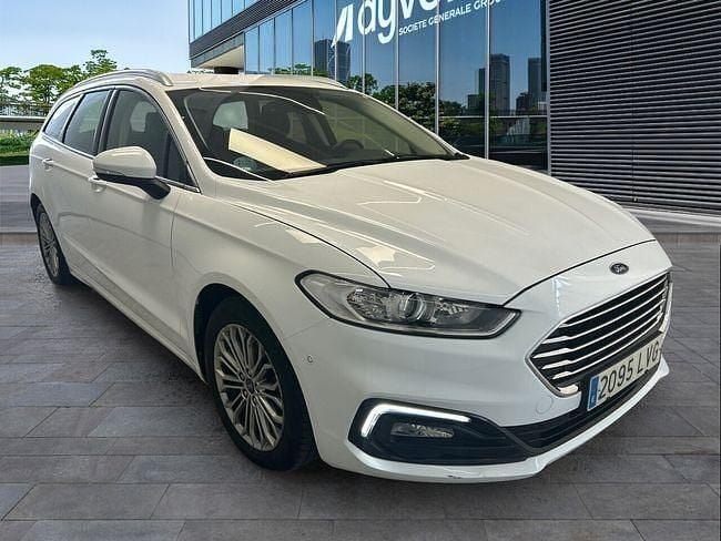 Usado Ford Mondeo Titanium 188 CV (138 kW) 2021 Blanco Familiar
