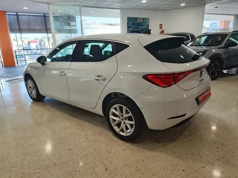 Usado Seat Leon Style 116 CV (85 kW) 2025 Blanco Berlina