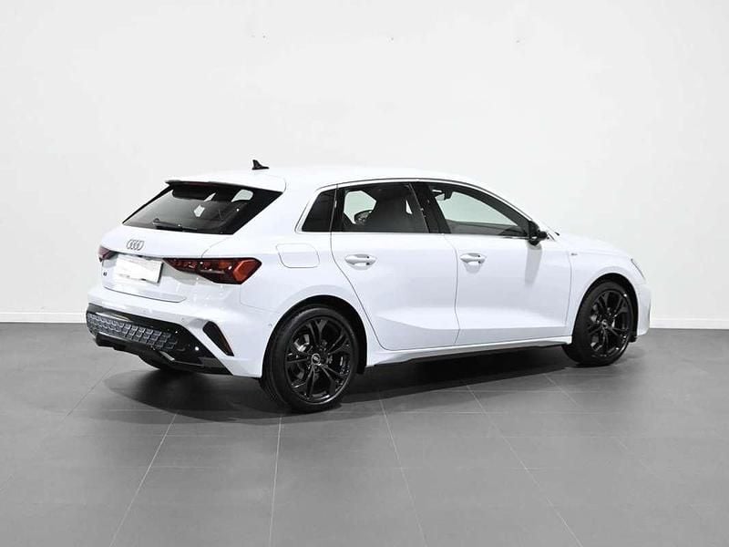 Usado Audi A3 Sportback Comfort 150 CV (110 kW) 2025 Blanco Utilitario