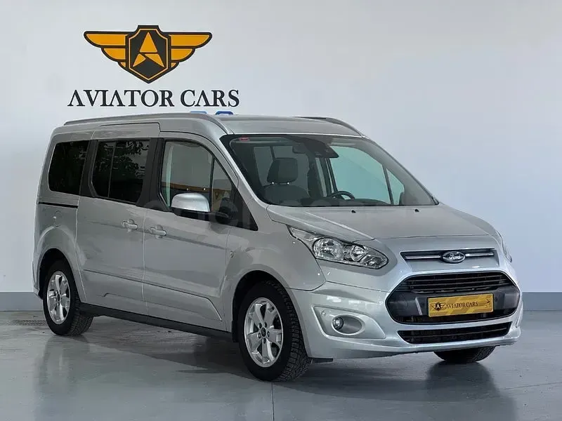 Usado Ford Tourneo Connect Titanium 120 CV (88 kW) 2017 Gris / plata Monovolumen