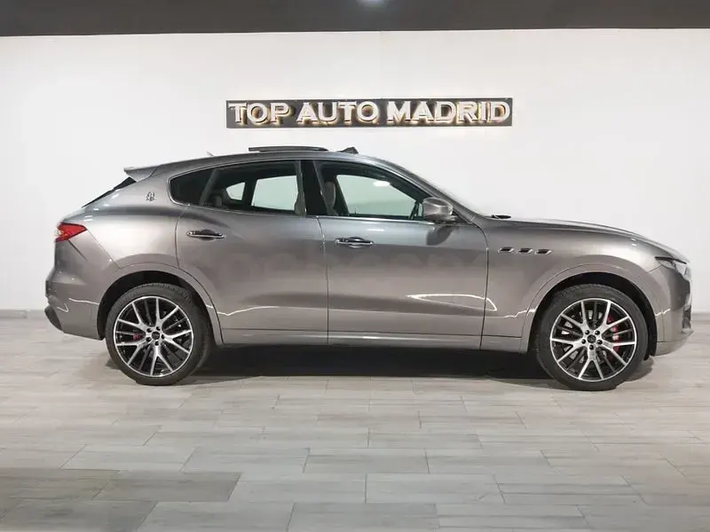 Usado Maserati Levante 275 CV (202 kW) 2021 Gris / plata SUV