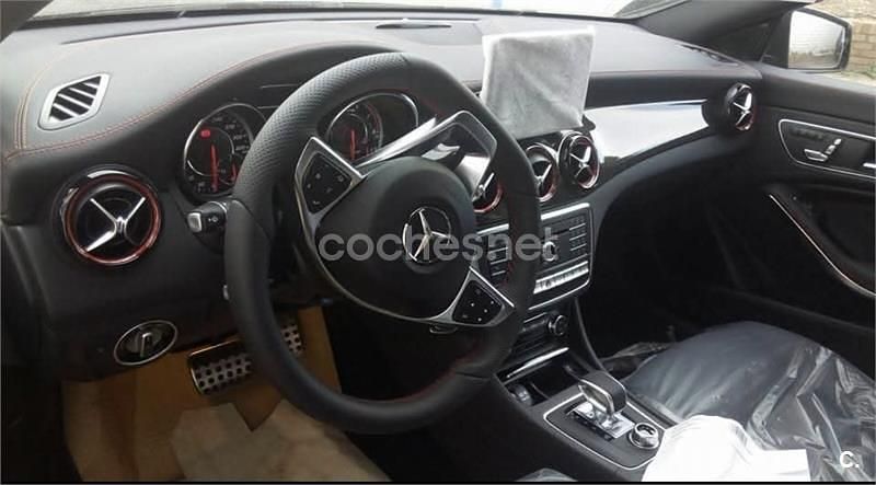 Usado Mercedes CLA45 AMG Shooting Brake 381 CV (280 kW) 2017 Negro Familiar