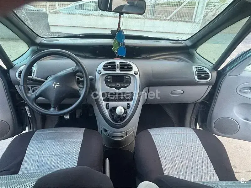 Usado Citroën Xsara Picasso Exclusive 92 CV (67 kW) 2009 Gris / plata Monovolumen