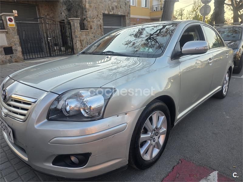 Usado Toyota Avensis Sol 129 CV (94 kW) 2006 Beige Berlina