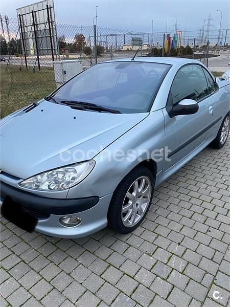 Usado Peugeot 206 138 CV (101 kW) 2002 Azul Descapotable