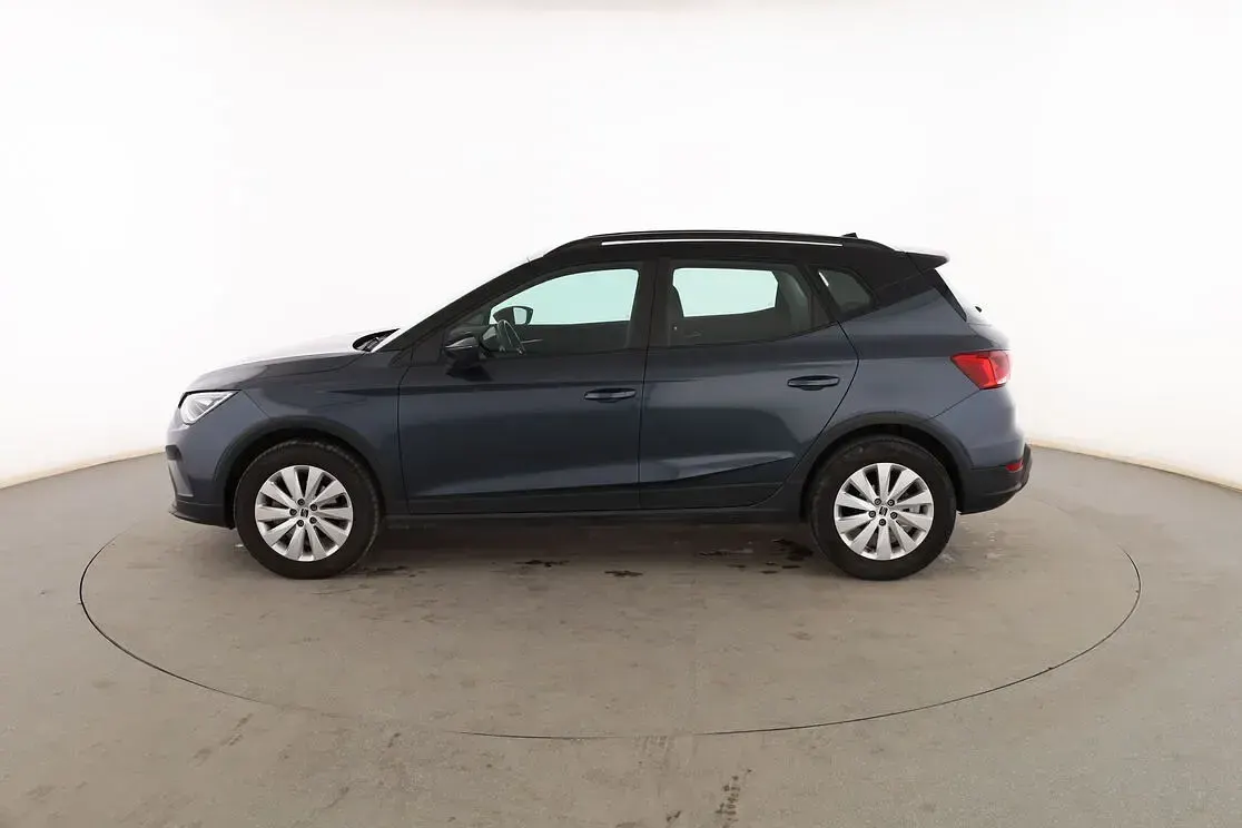 Usado Seat Arona Style 110 CV (80 kW) 2022 Gris SUV