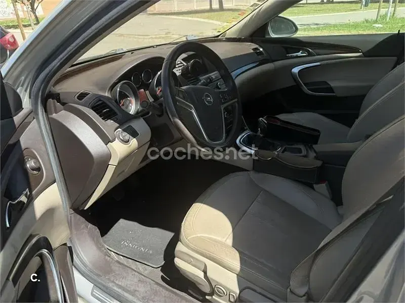 Usado Opel Insignia Edition 110 CV (80 kW) 2010 Beige Berlina