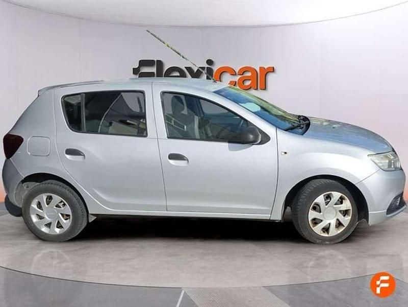 Usado Dacia Sandero Ambiance 75 CV (55 kW) 2017 Gris Utilitario