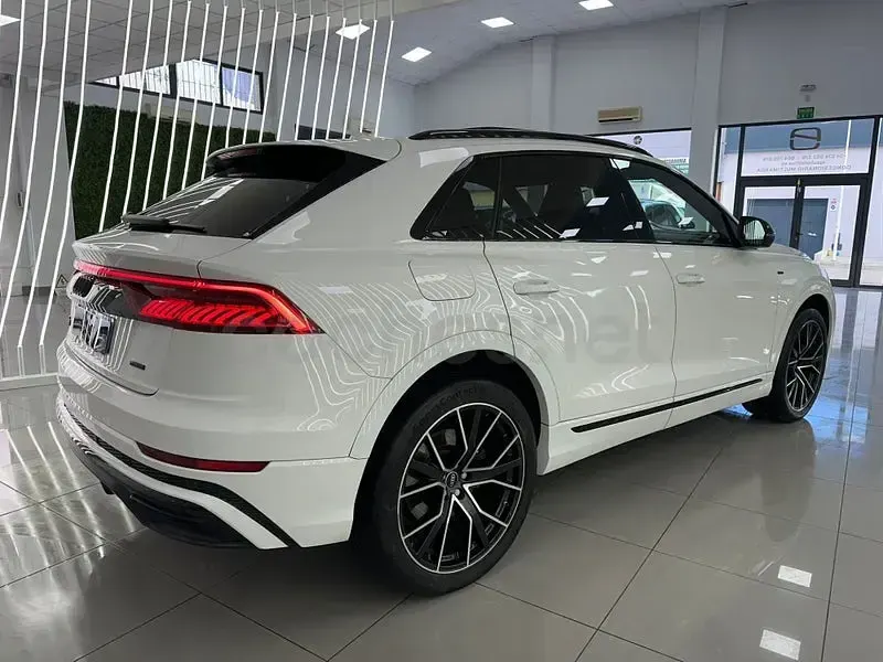 Usado Audi Q8 Ambiente 286 CV (210 kW) 2022 Blanco SUV