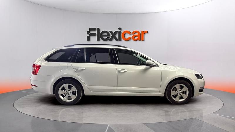 Usado Skoda Octavia Active 116 CV (85 kW) 2018 Blanco Berlina
