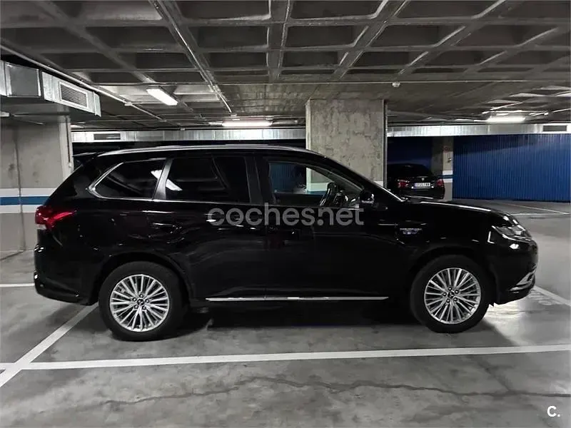 Usado Mitsubishi Outlander P-HEV 224 CV (164 kW) 2019 Negro SUV