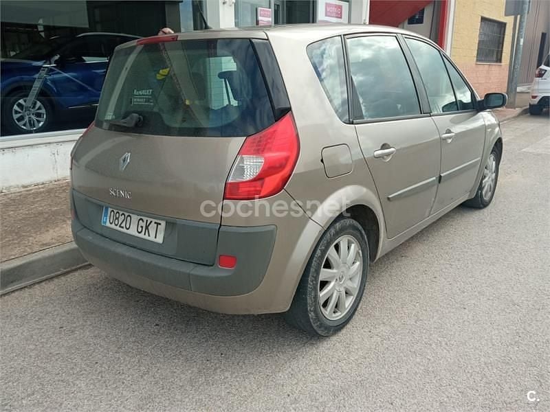 Usado Renault Scénic III 105 CV (77 kW) 2009 Beige Monovolumen