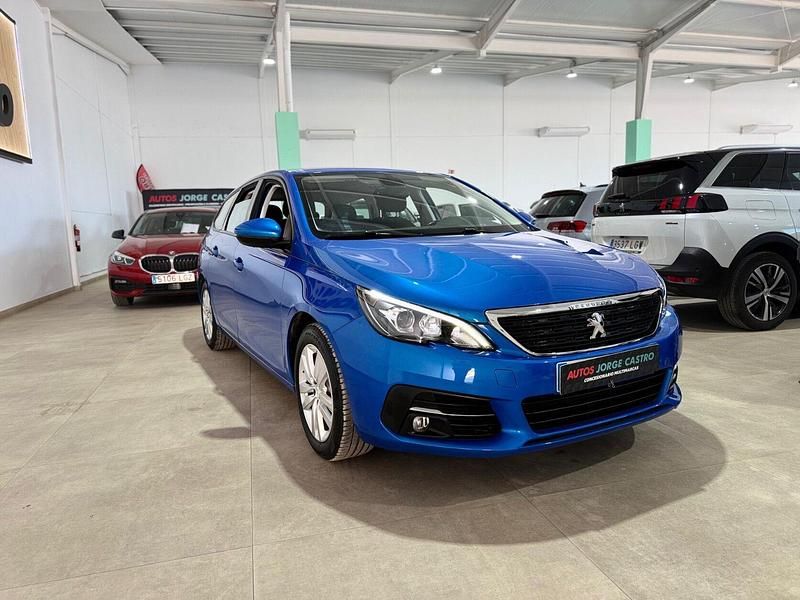 Usado Peugeot 308 SW Active 130 CV (95 kW) 2021 Azul Familiar