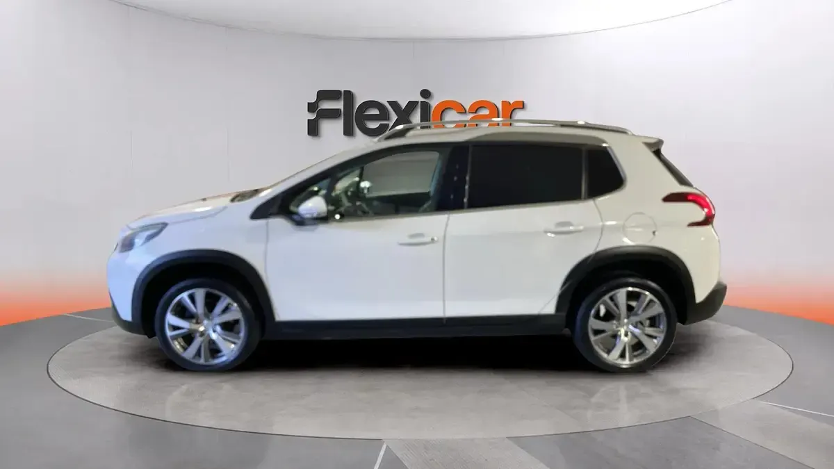 Usado Peugeot 2008 Allure 110 CV (80 kW) 2018 Blanco SUV