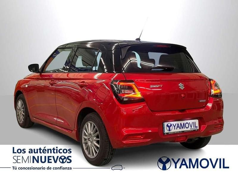 Usado Suzuki Swift 83 CV (61 kW) 2024 Rojo Utilitario