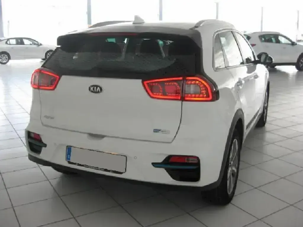 Begagnad Kia Niro 150 kW (204 HK) 2019 Vit SUV
