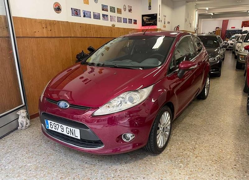 Burdeos Usado 2009 Ford Fiesta Ghia Utilitario | 4900 € (Caro) - Imagen 1/4