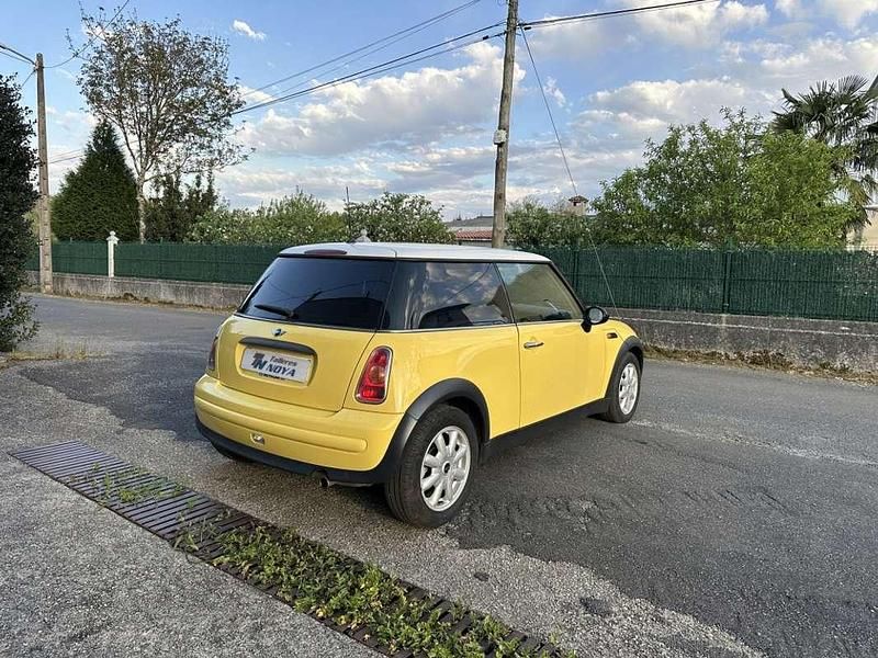 Usado Mini ONE 90 CV (66 kW) 2003 Amarillo Utilitario