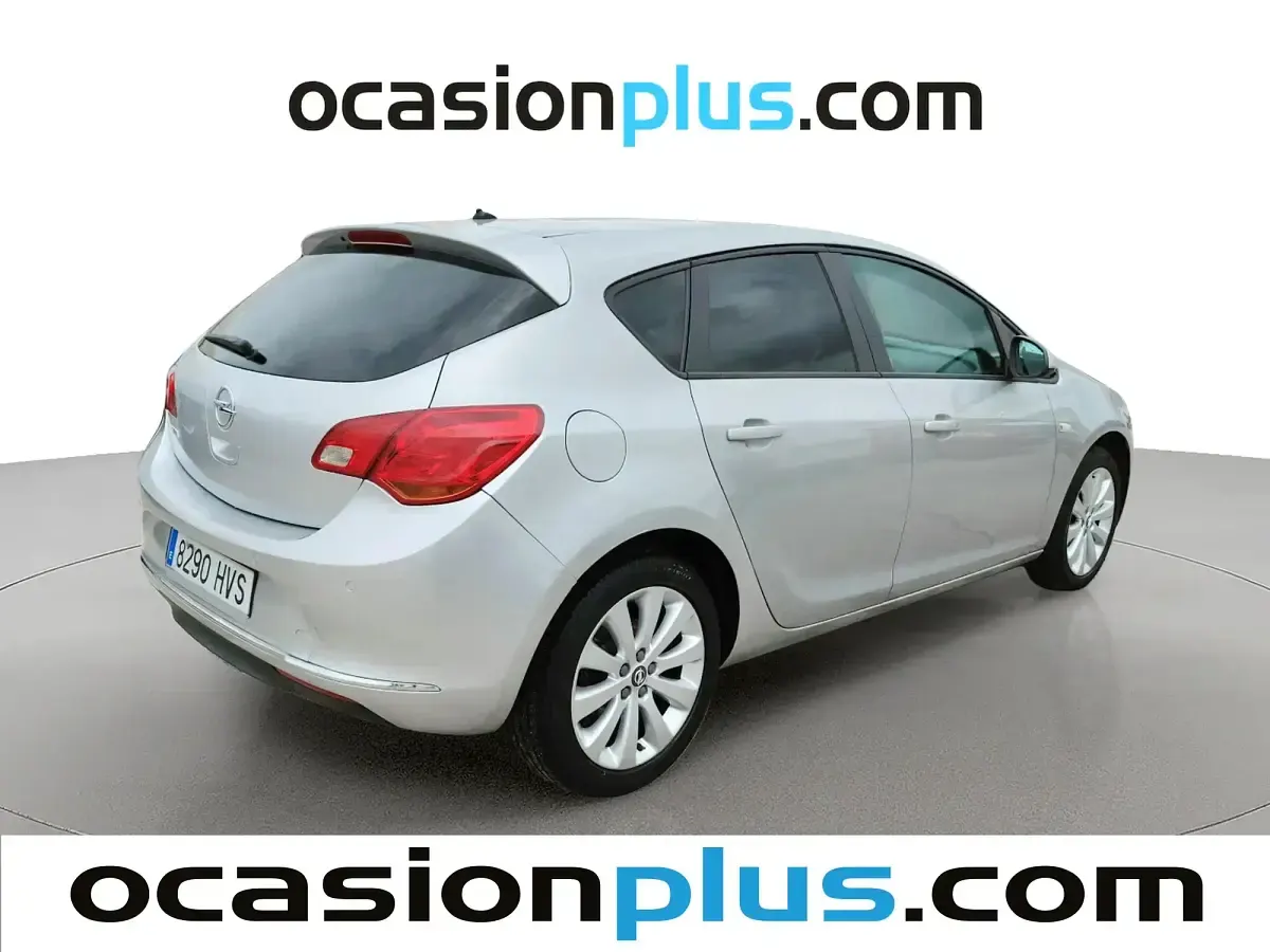 Usado Opel Astra Selective 116 HP (85 kW) 2014 Prateado Citadino