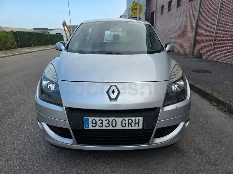 Usado Renault Scénic Dynamique 105 CV (77 kW) 2009 Gris / plata Monovolumen