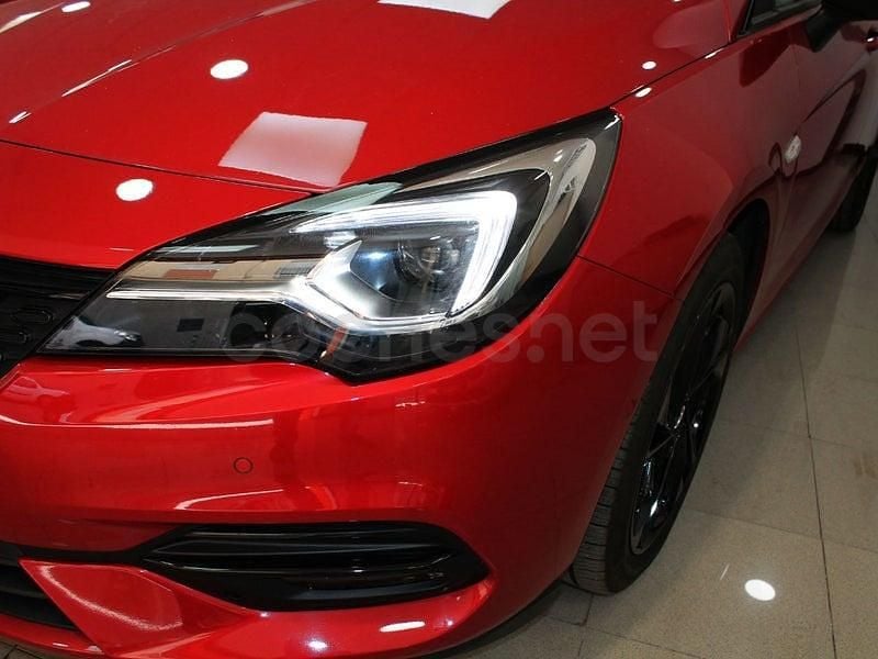 Usado Opel Astra Business 122 CV (89 kW) 2021 Rojo Familiar