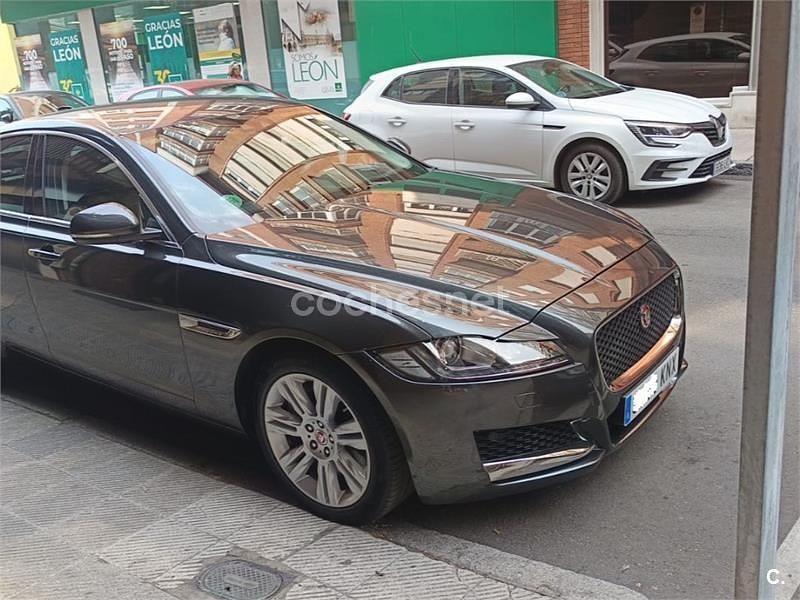 Gris / plata Usado 2018 Jaguar XF Portfolio Berlina | 22.950 € (Precio justo) - Imagen 1/4
