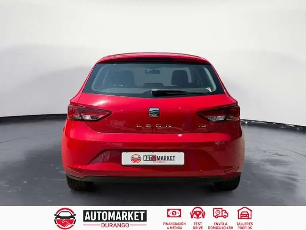 Usado Seat Leon Style 105 CV (77 kW) 2014 Rojo Berlina