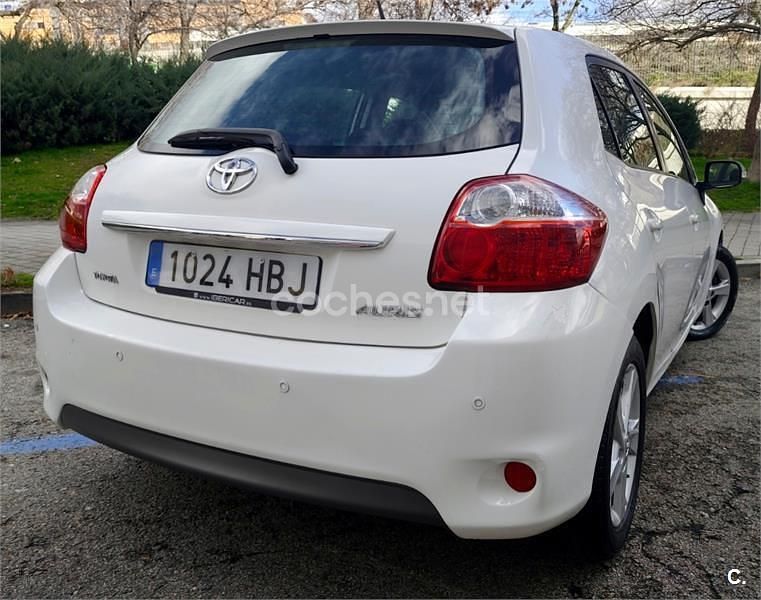 Usado Toyota Auris Active 126 CV (92 kW) 2011 Blanco Utilitario