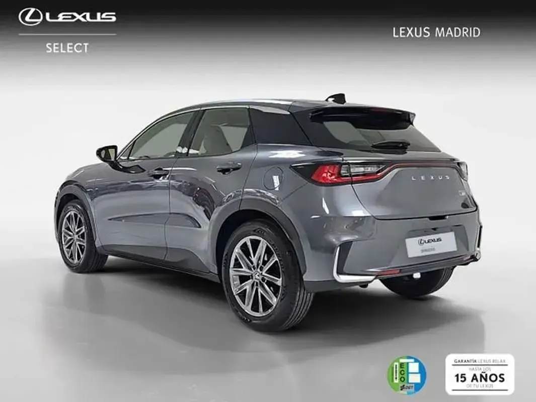 Usado Lexus LBX 136 CV (100 kW) 2025 Gris SUV