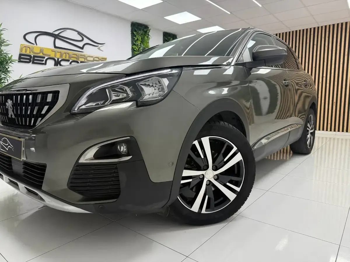 Usado Peugeot 3008 Allure 130 CV (95 kW) 2020 Verde SUV