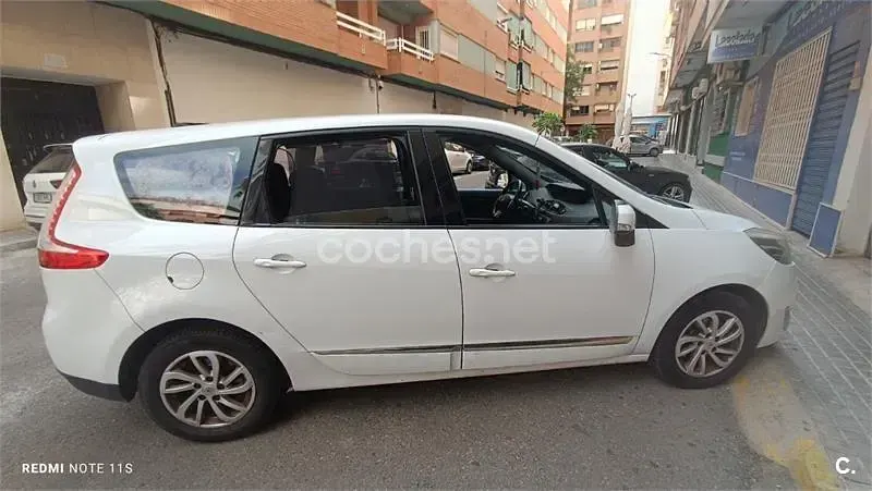 Usado Renault Scénic III Dynamique 110 CV (80 kW) 2012 Blanco Monovolumen