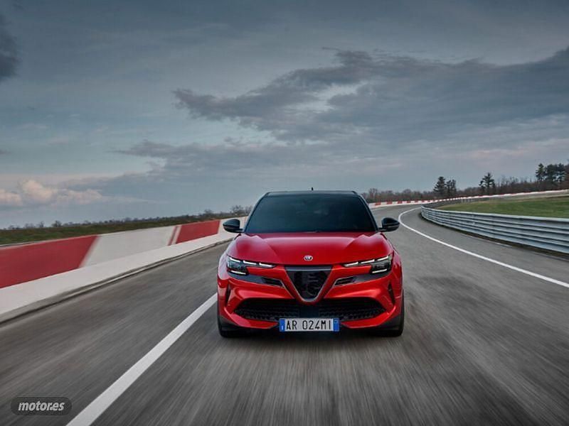Nuevo Alfa Romeo Junior 145 CV (106 kW) 2025 Rojo SUV