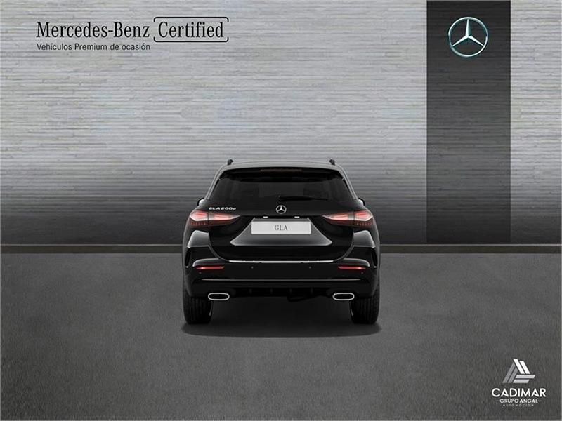 Usado Mercedes GLA200 AMG line 150 CV (110 kW) 2024 Negro cosmos SUV