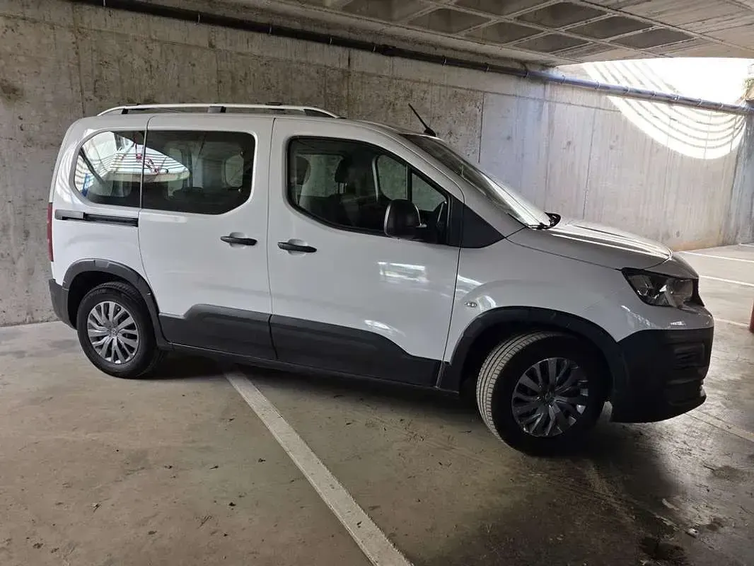 Usado Peugeot e-Rifter Allure 100 kW (136 CV) 2023 Blanco Monovolumen