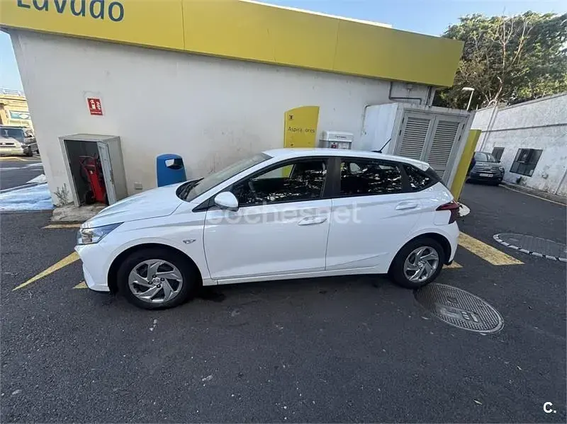 Begagnad Hyundai i20 84 HK (61 kW) 2022 Vit Halvkombi