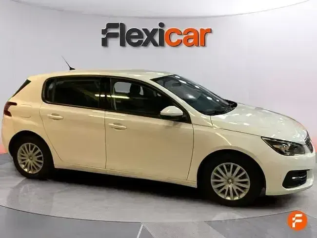 Käytetty Peugeot 308 Business-Line 100 HP (73 kW) 2020 Valkoinen Sedan