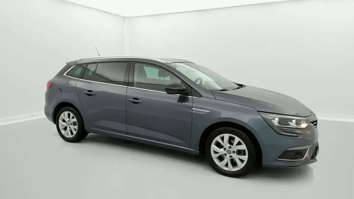 Begagnad Renault Mégane IV Intens 116 HK (85 kW) 2020 Silver Halvkombi