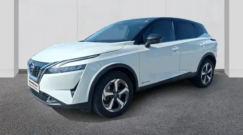 Usado Nissan Qashqai N-Connecta 190 CV (139 kW) 2026 Lunar white con techo midnight SUV