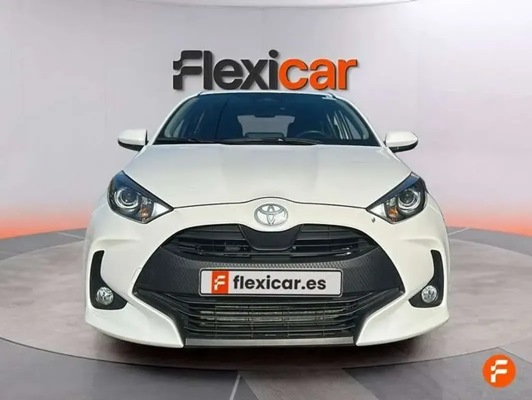 Usado Toyota Yaris Active 116 CV (85 kW) 2026 Blanco Utilitario