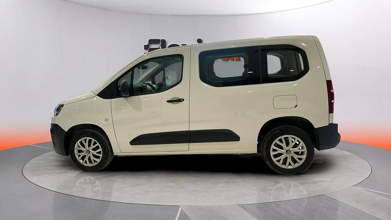 Usado Citroën Berlingo Feel 102 CV (75 kW) 2023 Blanco Monovolumen