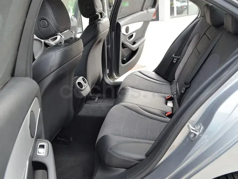 Usado Mercedes C200 AMG line 136 CV (100 kW) 2016 Gris / plata Berlina